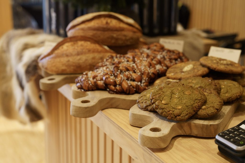 Bild på bröd och bakverk samt kortläsare